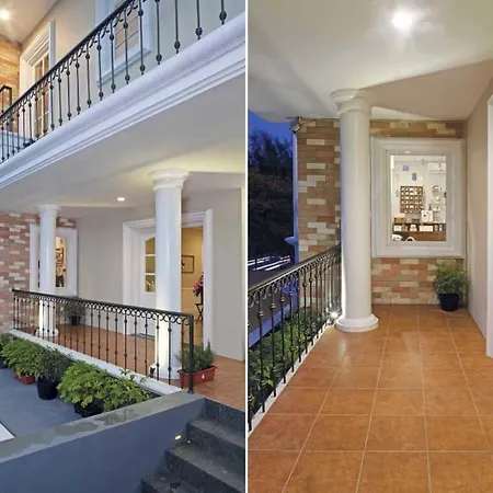 Cottonwood Bed & Breakfast House Bandung-3