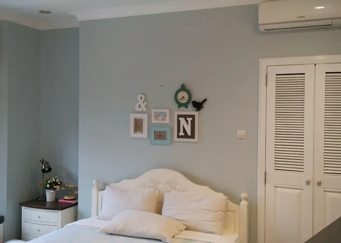 Cottonwood Bed & Breakfast House Bandung